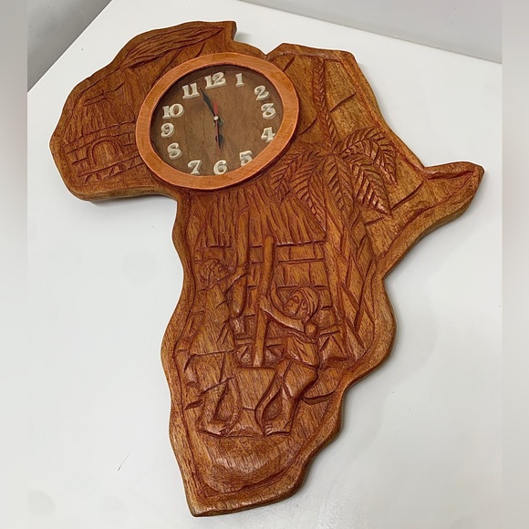 Mid Century Vintage Large Artisan Hand Crafted Wooden Quartz AFRICA Wall Clock - Picture 6 of 16